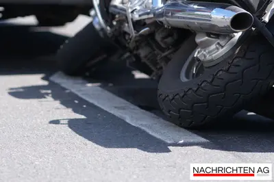 Motorradfahrer rast im Baustellenbereich: Schwerer Unfall auf A 559!