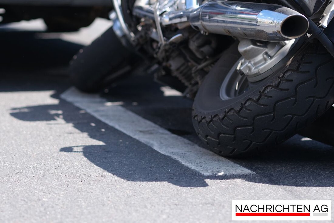 Unfall auf der A57 bei Köln am 1. Juni 2025: Motorrad und Pkw beteiligt, Fahrtrichtung Köln gesperrt. Aktuelle Informationen folgen.
