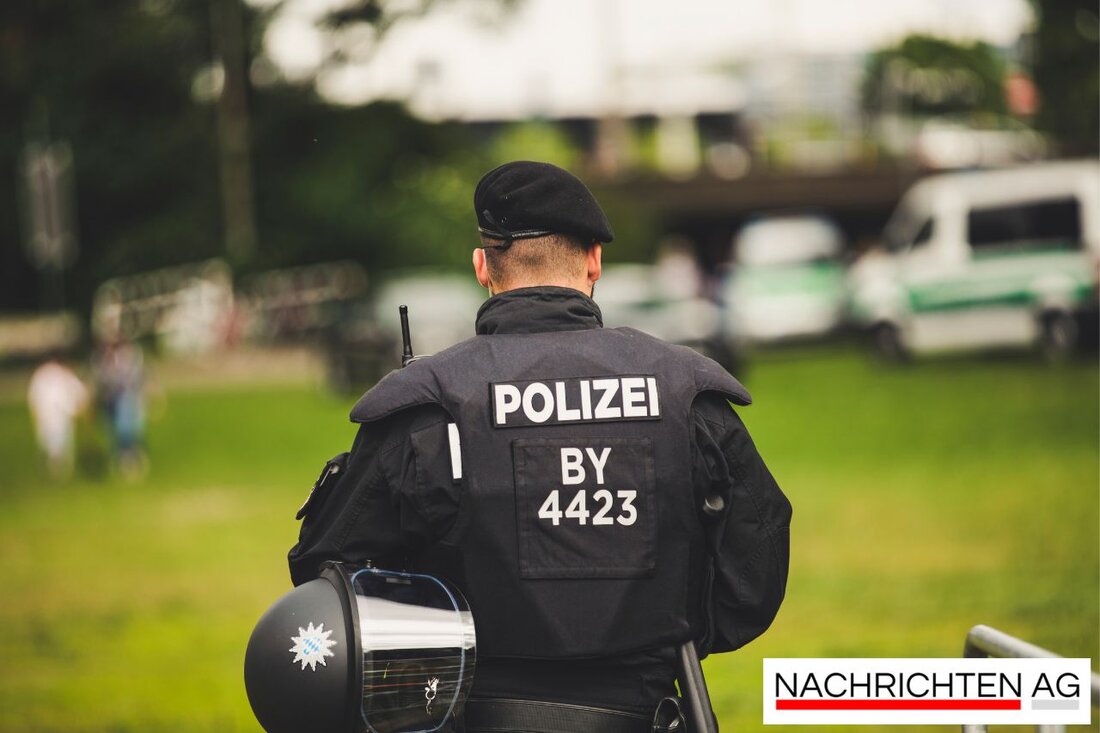 In Köln-Dellbrück verschenkte ein Mann in der S-Bahn Katzen an Fahrgäste. Polizei und Ordnungsamt intervenierten.