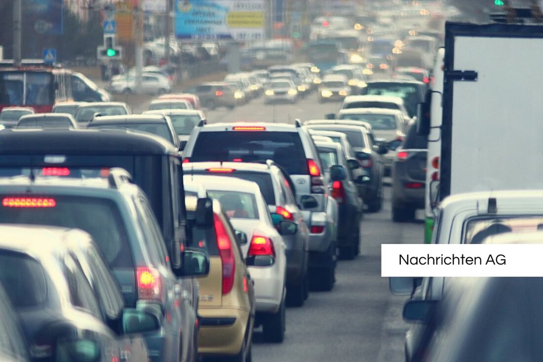 Verkehrsbehinderungen auf der A555 Richtung Köln-Godorf bis Anfang Juli 2025 wegen Brückenbauarbeiten. Informieren Sie sich hier!