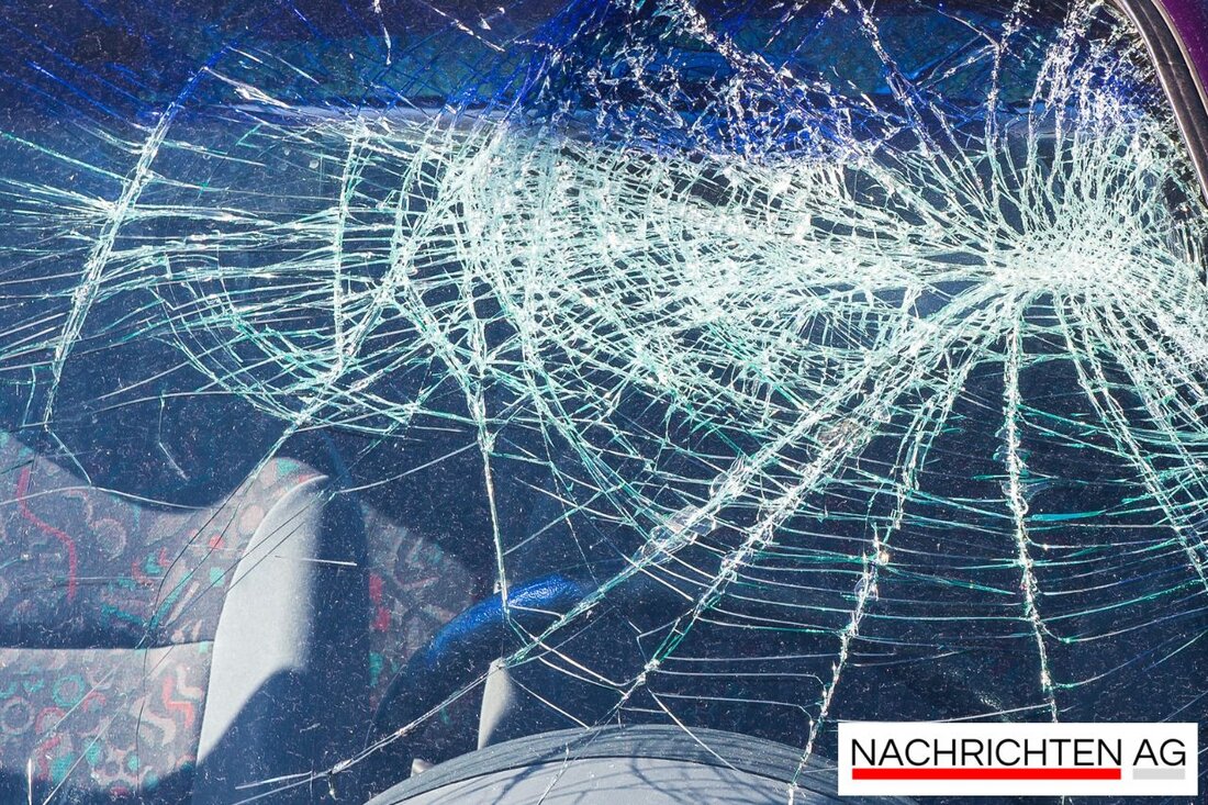 Schwerer Unfall auf der A57 bei Köln-Worringen: Ein 36-jähriger Motorradfahrer erlitt schwere Verletzungen, Polizei sucht Zeugen.