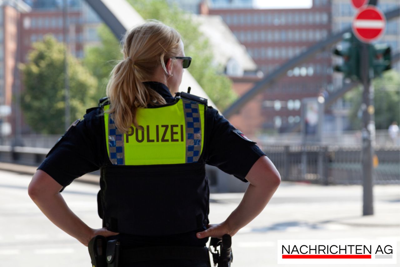 Drogendealer in Köln-Mülheim festgenommen: Mann zerschneidet Tüten!