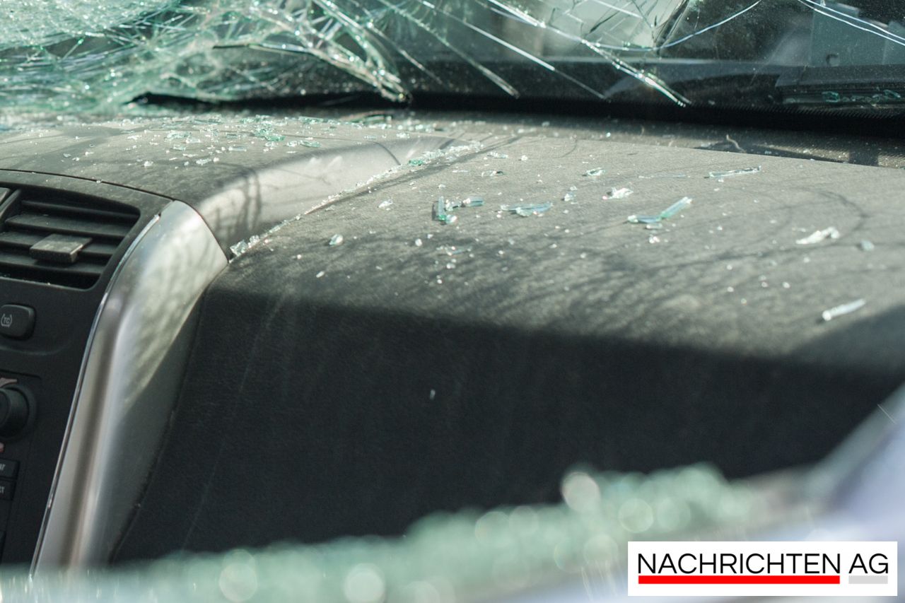 Schwerer Verkehrsunfall in Köln: Sieben Fahrzeuge krachen zusammen!