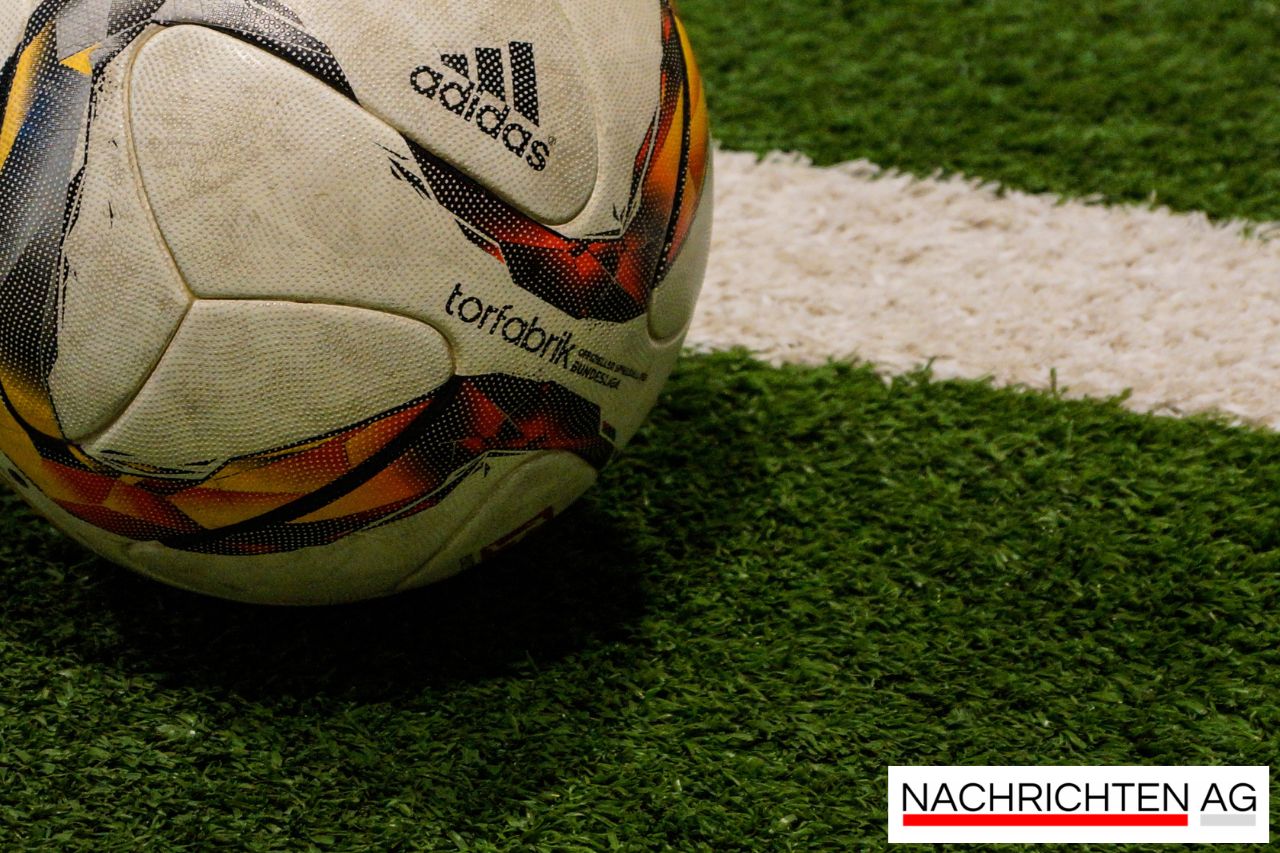 Kölns Trainer Kwasniok setzt auf Offensive – Der FC will gegen Leipzig siegen!